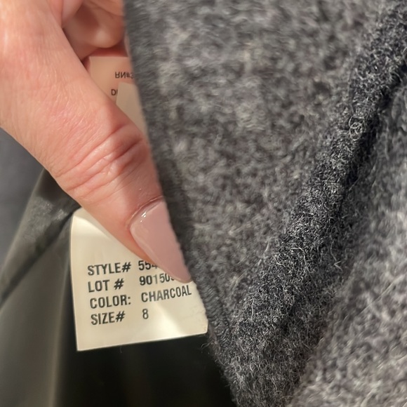 TAHARI Wool and Cashmere blend Coat size 8. - Picture 6 of 6